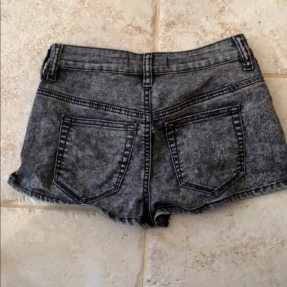 Bullhead hot shorts size 1 - Picture 3 of 3